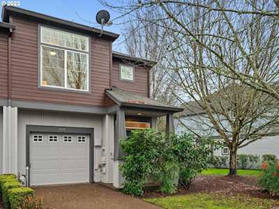924 SE Sacha PL Hillsboro, OR 97123