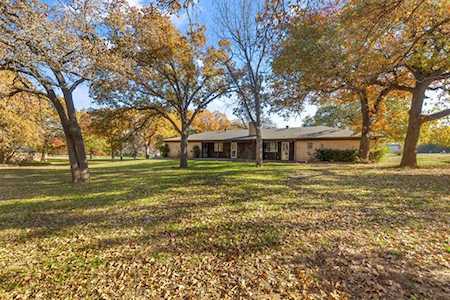 304 Trailwood Drive Joshua, TX 76058
