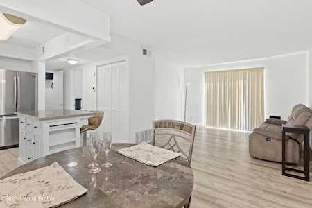 7050 Wildwood Cir #98 Louisville, KY 40291