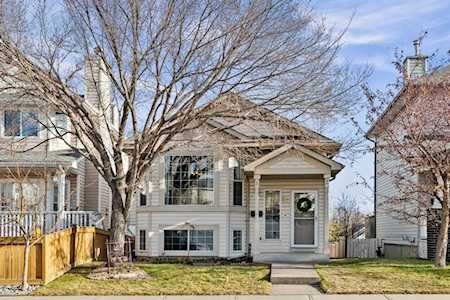 32 Hidden Point NW Calgary, AB T3A 5P5