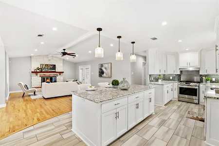 5429 Enderly Place Dallas, TX 75227