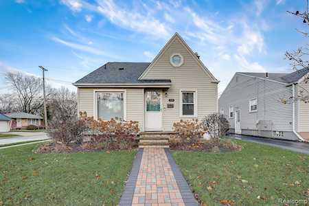 2738 Crooks Rd Royal Oak, MI 48073