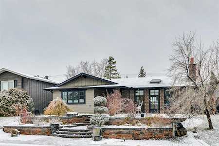 212 Lake Bonavista Dr SE Calgary, AB T2J 3M4