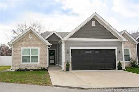 1602 White Eagle Dr Jeffersonville, IN 47130