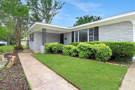1510 University Drive Arlington, TX 76013
