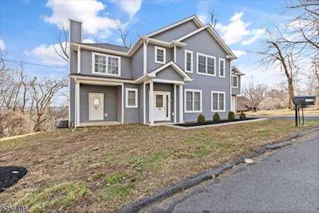 114 Preston Dr Long Hill Twp., NJ 07933