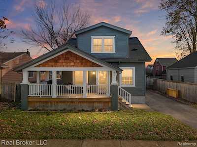 3174 Oakshire Ave Berkley, MI 48072