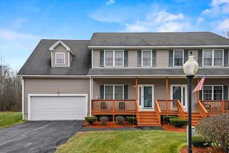 25 Oakes Circle #25 Millbury, MA 01527