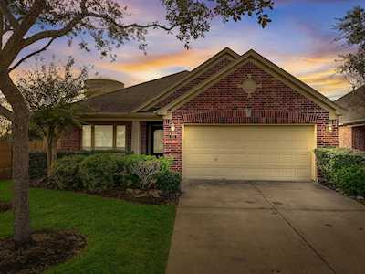 852 Skyspring Ln League City, TX 77573