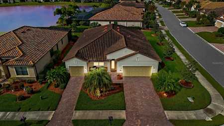 324 Whispering Palms Ln Bradenton, FL 34212
