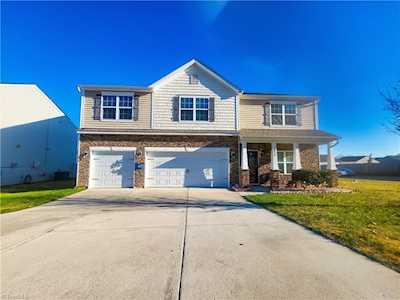 3275 Grandview Club Road Pfafftown, NC 27040