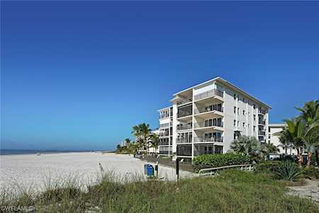 Experience the Paradise: Estero Beach Club Condominium