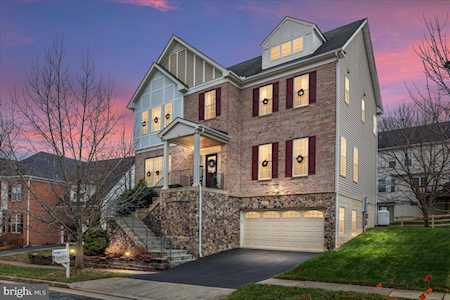 35527 Sarasota St Round Hill, VA 20141