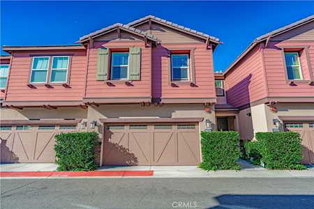 22063 Barrington Way Saugus, CA 91350