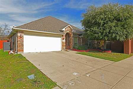 904 Parish Court Grand Prairie, TX 75052