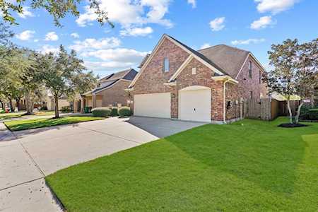 8853 Snowy Owl Loop Missouri City, TX 77459