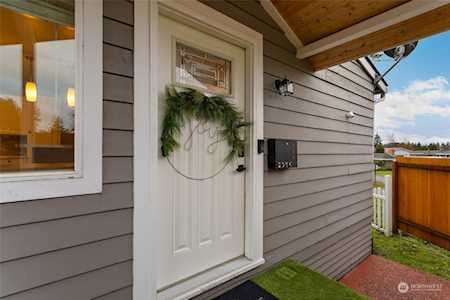 2906 NE 5th Place Renton, WA 98056