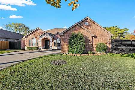 745 Bayport Drive Lancaster, TX 75134