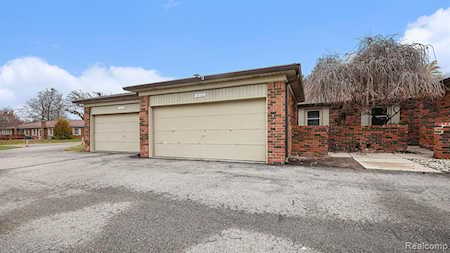 49465 Tarrytown Ct Shelby Twp, MI 48315