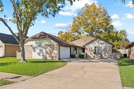 6011 Ray Dr Pasadena, TX 77505