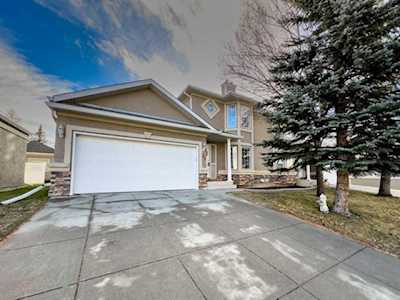 35 Mt Mckenzie Way SE Calgary, AB T2Z 2