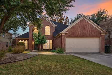 1845 Glen Wood Drive Grapevine, TX 76051