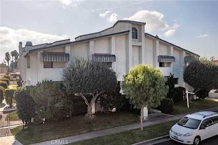 4452 Howard Ave #10 Los Alamitos, CA 90720