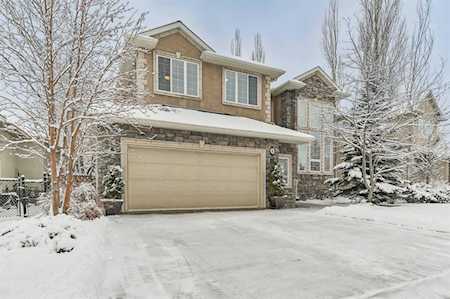 8 Discovery Ridge Cove SW Calgary, AB T3H 4Y1