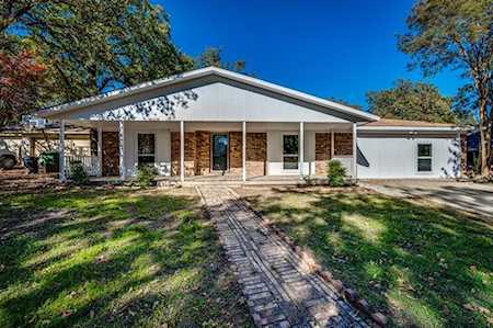 3907 Woodbury Court Arlington, TX 76017