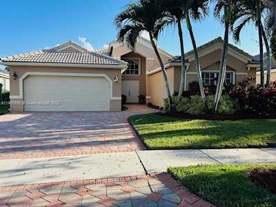 1112 Cedar Falls Dr Weston, FL 33327