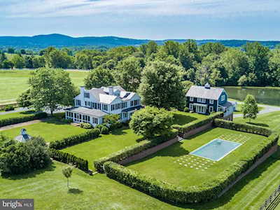 2120 Burrland Ln The Plains, VA 20198