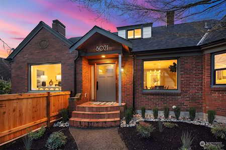 8021 Wallingford Ave N Seattle, WA 98103
