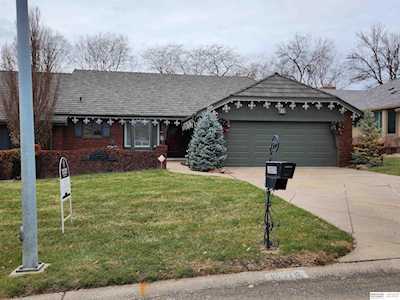 10076 Fieldcrest Dr Omaha, NE 68114