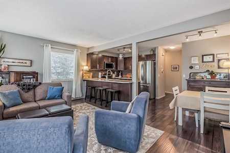 Difference Between Calgary Condos and Townhouses