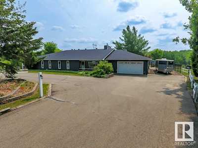 Rural Parkland County Alberta Homes with Walkout Basements