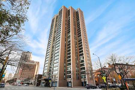 Kennelly Square Condos of Chicago | 1749 N Wells St