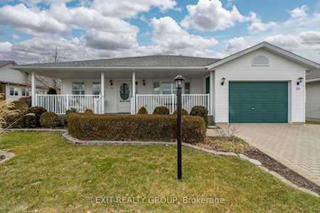 Prince Edward County Homes with Swimming Pool