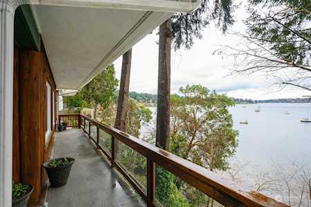 Burton Peninsula Waterfront Homes in Vashon Island WA Local