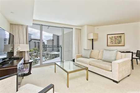 Trump Tower Waikiki Condos For Sale - Honolulu Vacation Homes