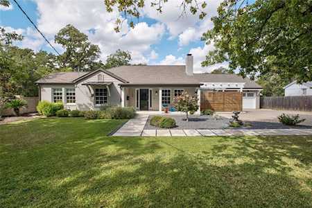 Central Texas Pool Homes for Sale & Swimming Pool Real Estate