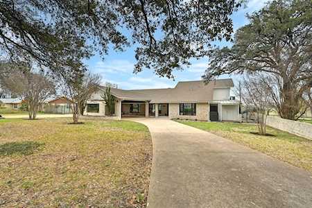 Central Texas Pool Homes for Sale & Swimming Pool Real Estate