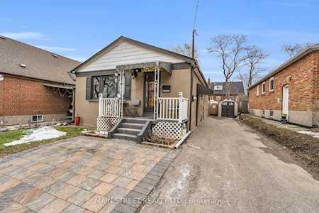 Toronto Homes With Aboveground Swimming Pools