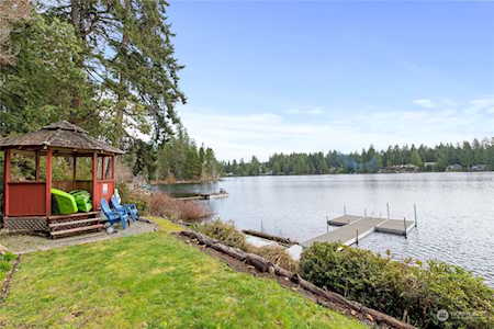 Waterfront Homes for Sale in Trails End Lake