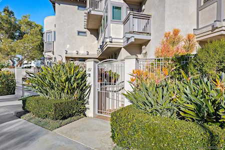 A closer look at High Rise Penthouse Condo For Sale