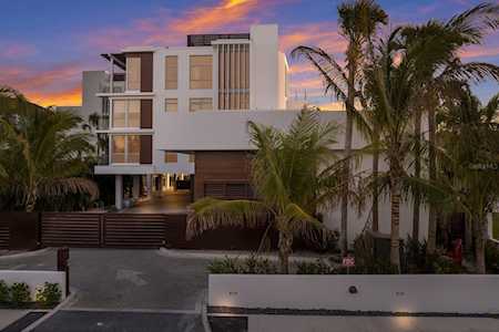 89 Beach Condos For Sale - Sarasota, FL