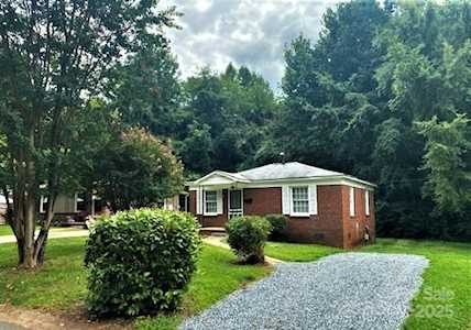 Charlotte Single Story Homes For Sale - Charlotte One-Story Properties