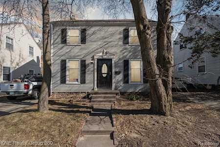 1627 S Pennsylvania Ave Lansing, MI 48910