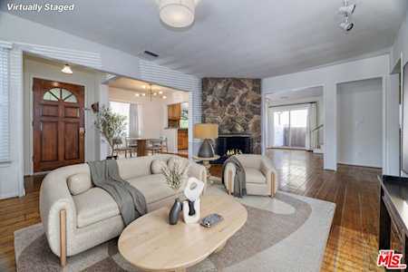 5174 Canoga Ave Woodland Hills,  CA 91364