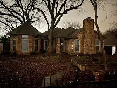 303 E Hillcroft Drive Duncanville, TX 75137