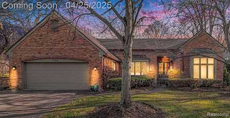32940 Outland Trl Bingham Farms Vlg, MI 48025